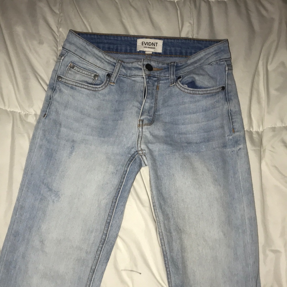 EVIDNT LIGHTWASHED JEANS